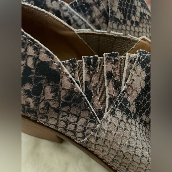 Lucky Brand Tresee Snakeskin Print Ankle Booties 6.5 - Picture 5 of 10